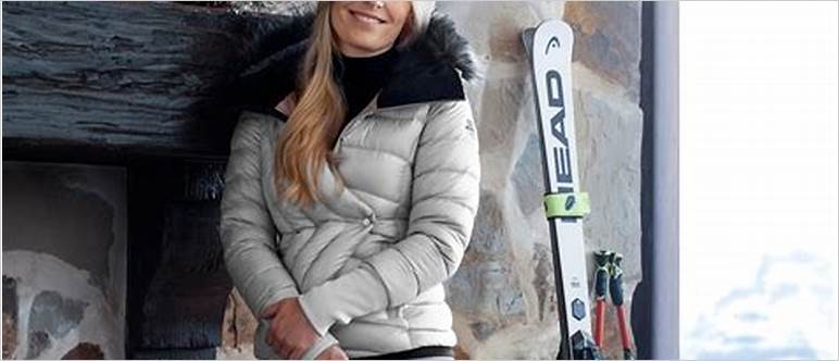 Sexy women skiers
